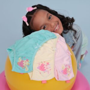 Calcinha básica infantil.